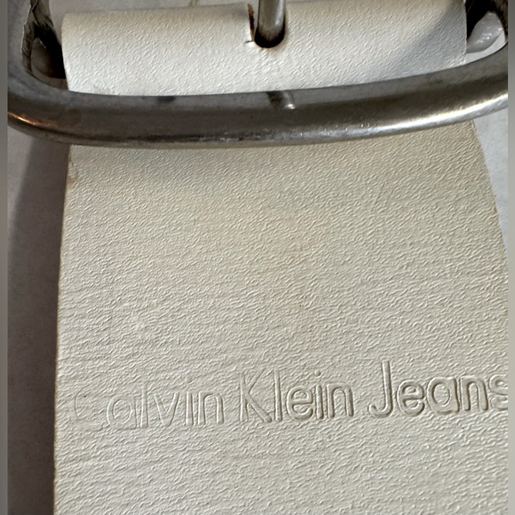 Calvin Klein Jeans- thick white leather with silver tone studs and buckle Size S - Picture 3 of 10